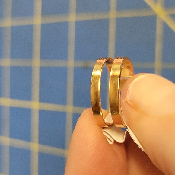 Split Gold Tone Band Size 4.5 - Picture 1 of 3